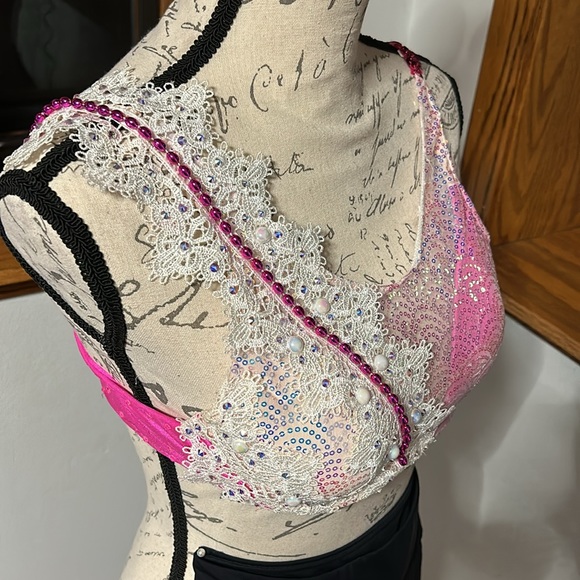 So Pink & White Bra Top with Embellishments & Balera Cropped Leggings Costume - Picture 7 of 17